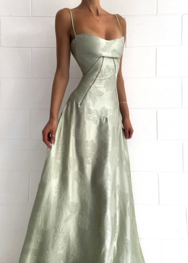 Satijnen Maxi-Jurk met Spaghettibandjes en Getailleerd Ontwerp voor Elegante Glamour