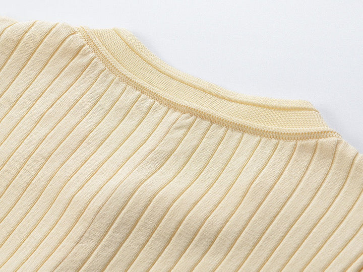 Midi-Jurk met Knoopdetail in Vrouwelijke Snit voor Elegantie en Comfort