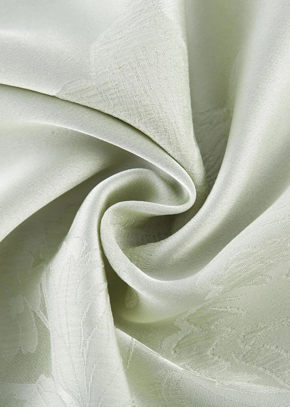 Satijnen Maxi-Jurk met Spaghettibandjes en Getailleerd Ontwerp voor Elegante Glamour