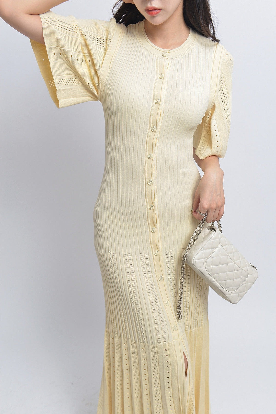 Midi-Jurk met Knoopdetail in Vrouwelijke Snit voor Elegantie en Comfort
