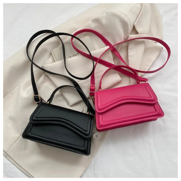Melissa damesschoudertas van imitatieleer Compacte crossbodytas met golvende klep