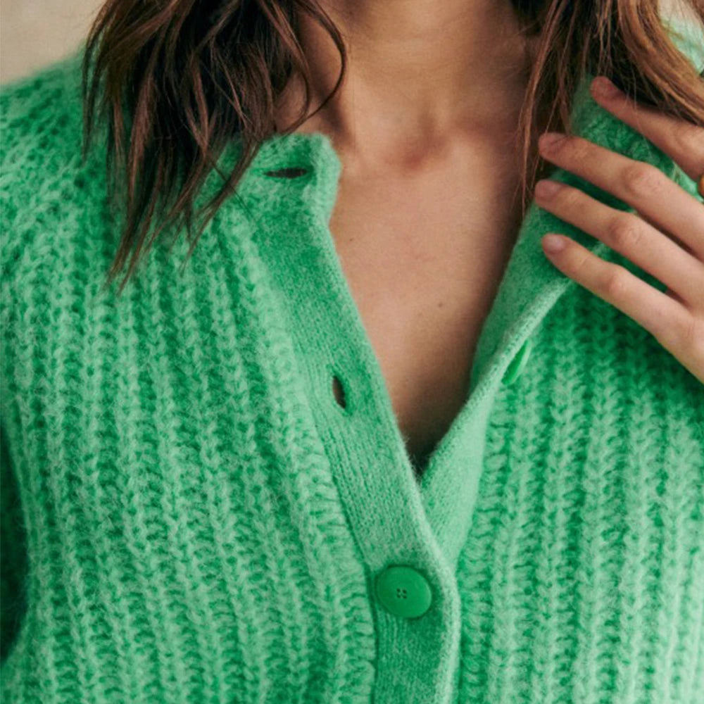 Knus Gebreid Vest met Modern Model en Subtiele Knoopdetails