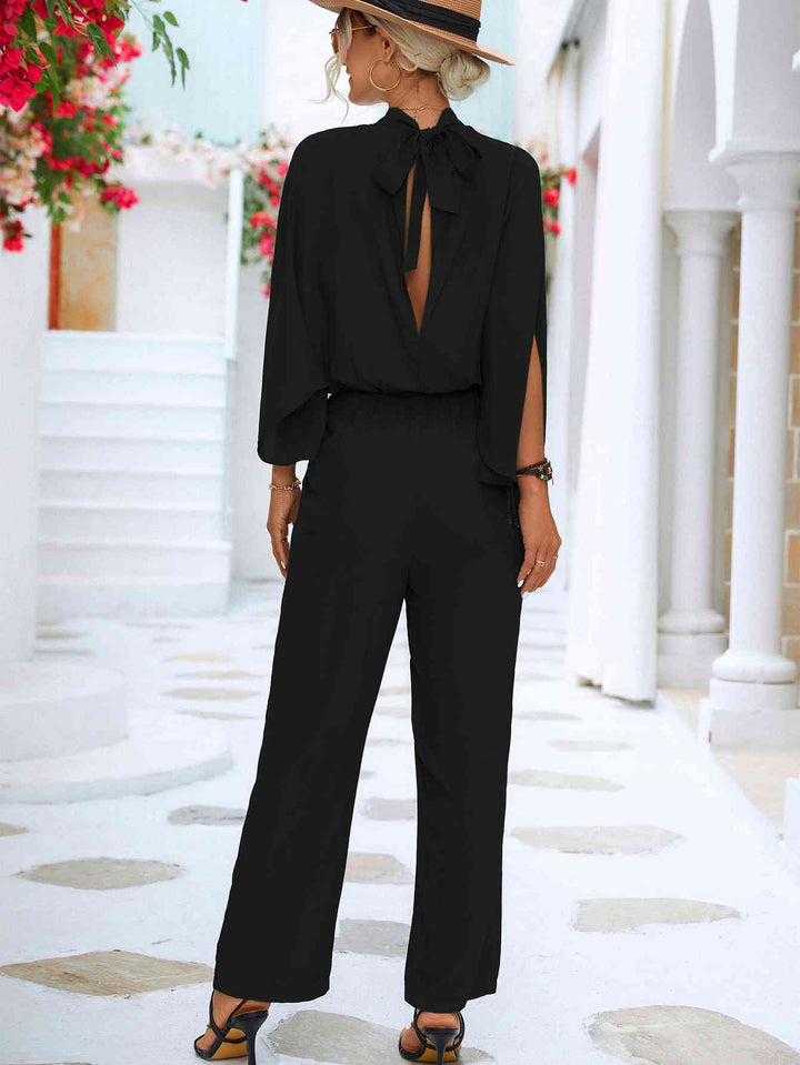 Elegante bloemenjumpsuit met hoge kraag en strikrug