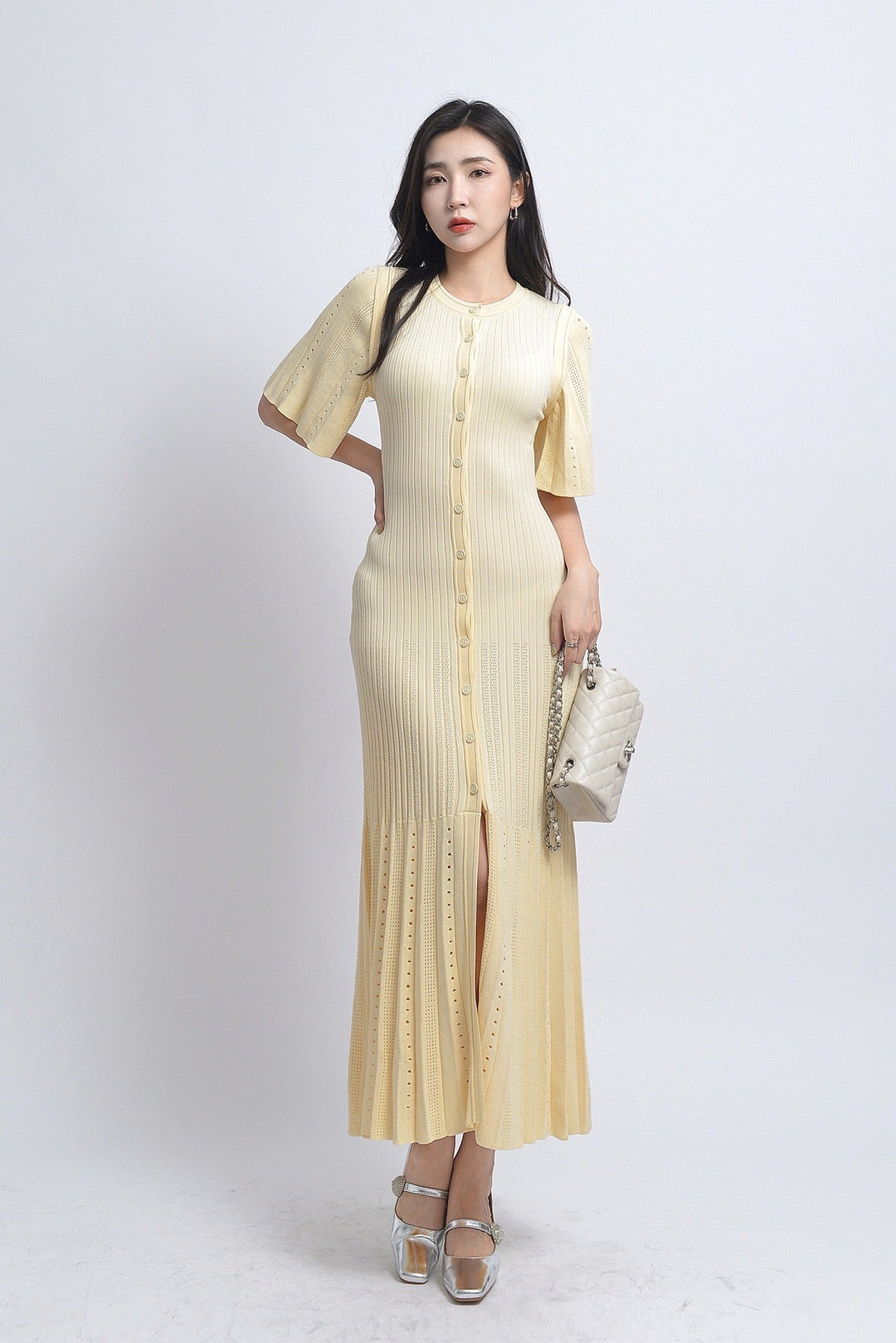 Midi-Jurk met Knoopdetail in Vrouwelijke Snit voor Elegantie en Comfort