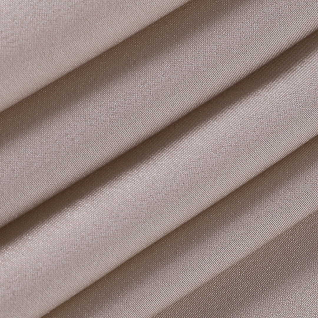 Satijnen Maxi-Jurk met Spaghettibandjes voor een Sensuele en Elegante Vrouwelijke Stijl