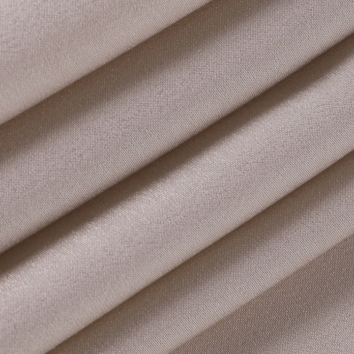 Satijnen Maxi-Jurk met Spaghettibandjes voor een Sensuele en Elegante Vrouwelijke Stijl