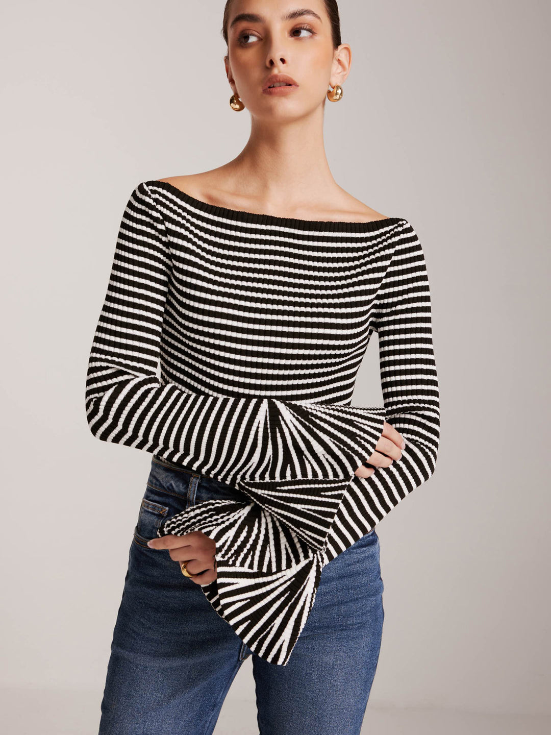 Isalie | Elegante geribde top met open schouders & uitlopende mouwen | Chic & modern