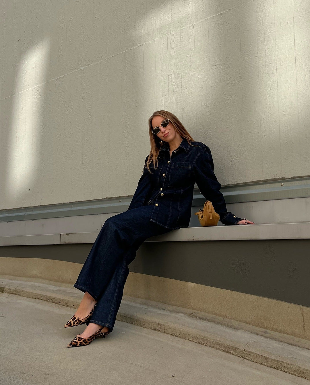 Denna dames denim set met flared jeans & oversized blouse | Veelzijdige & moderne combinaties