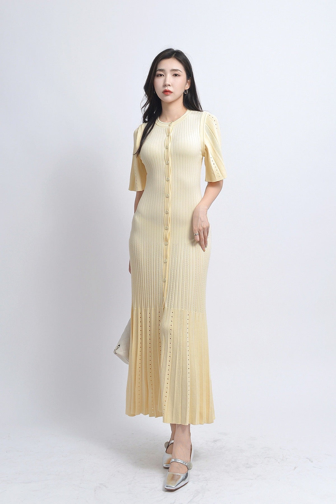 Midi-Jurk met Knoopdetail in Vrouwelijke Snit voor Elegantie en Comfort