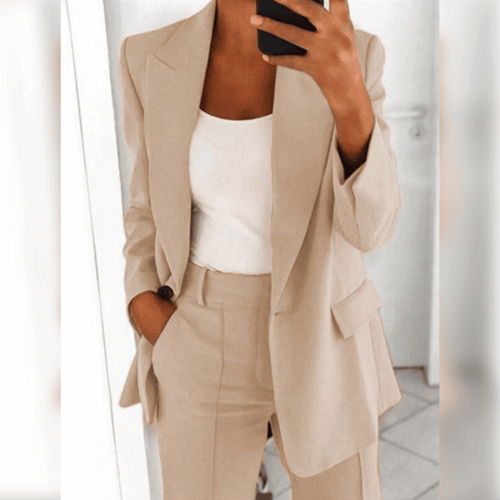 Ella Elegant en Comfortabel Kostuum voor Alle Gelegenheden, Combineert Stijl en Welzijn