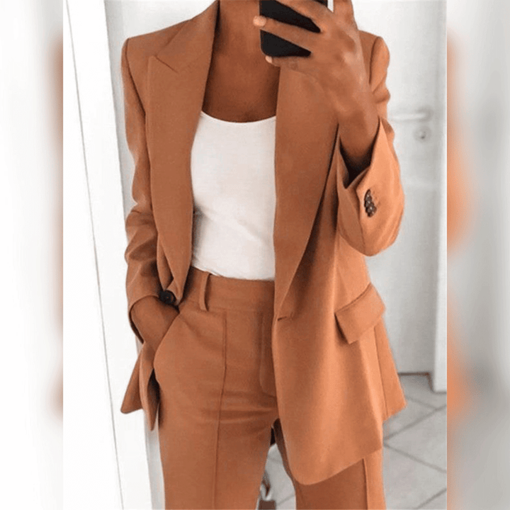 Ella Elegant en Comfortabel Kostuum voor Alle Gelegenheden, Combineert Stijl en Welzijn