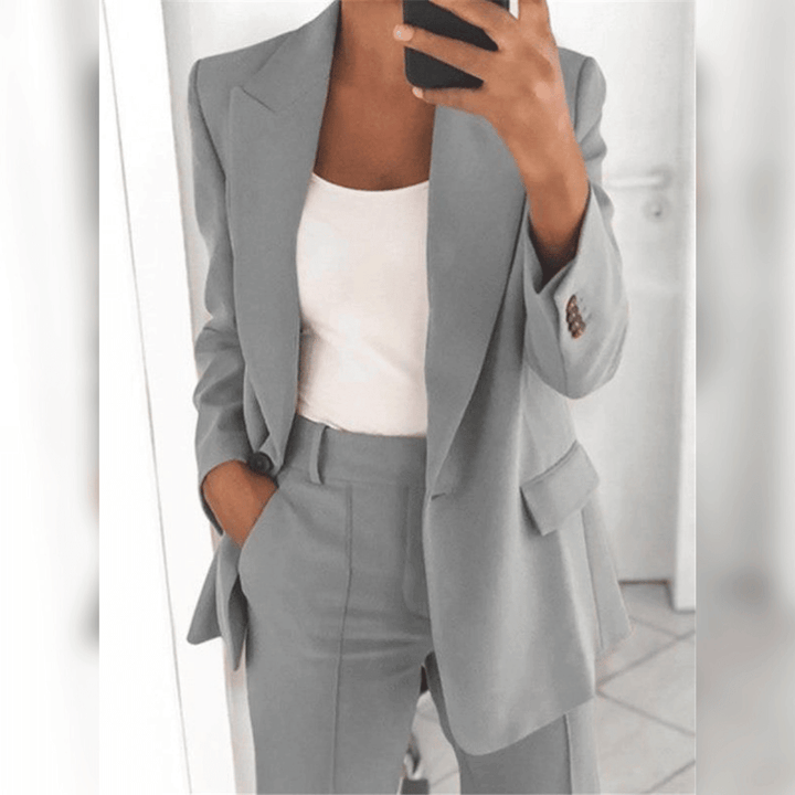 Ella Elegant en Comfortabel Kostuum voor Alle Gelegenheden, Combineert Stijl en Welzijn