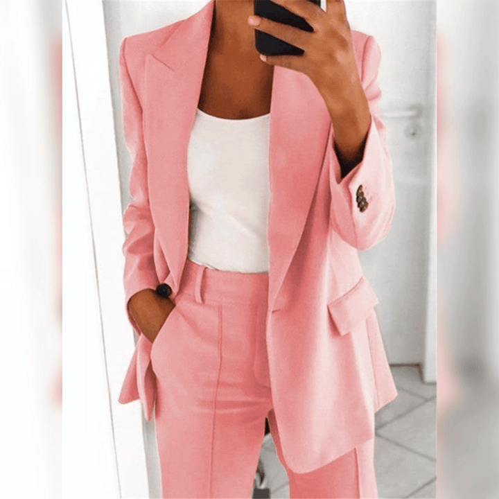 Ella Elegant en Comfortabel Kostuum voor Alle Gelegenheden, Combineert Stijl en Welzijn