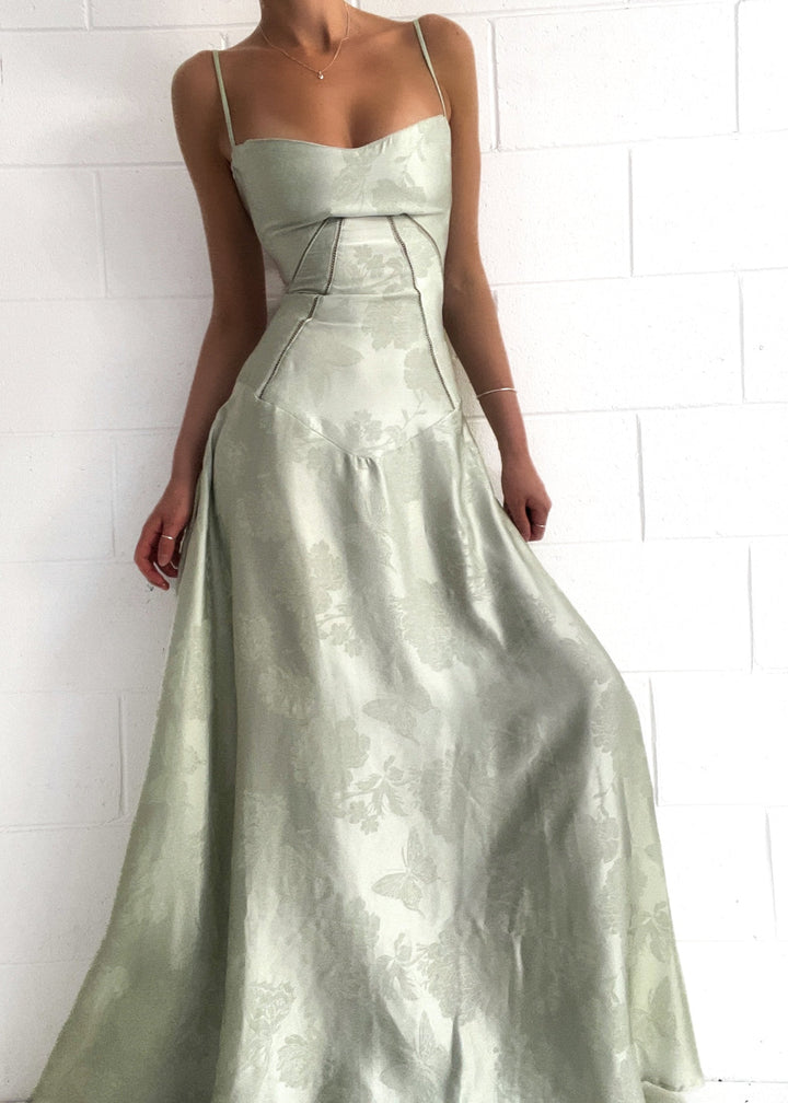 Satijnen Maxi-Jurk met Spaghettibandjes en Getailleerd Ontwerp voor Elegante Glamour