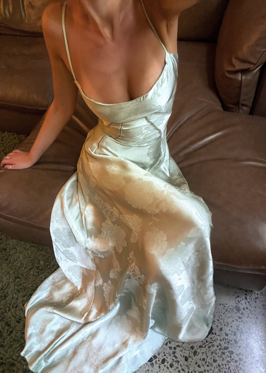 Satijnen Maxi-Jurk met Spaghettibandjes en Getailleerd Ontwerp voor Elegante Glamour