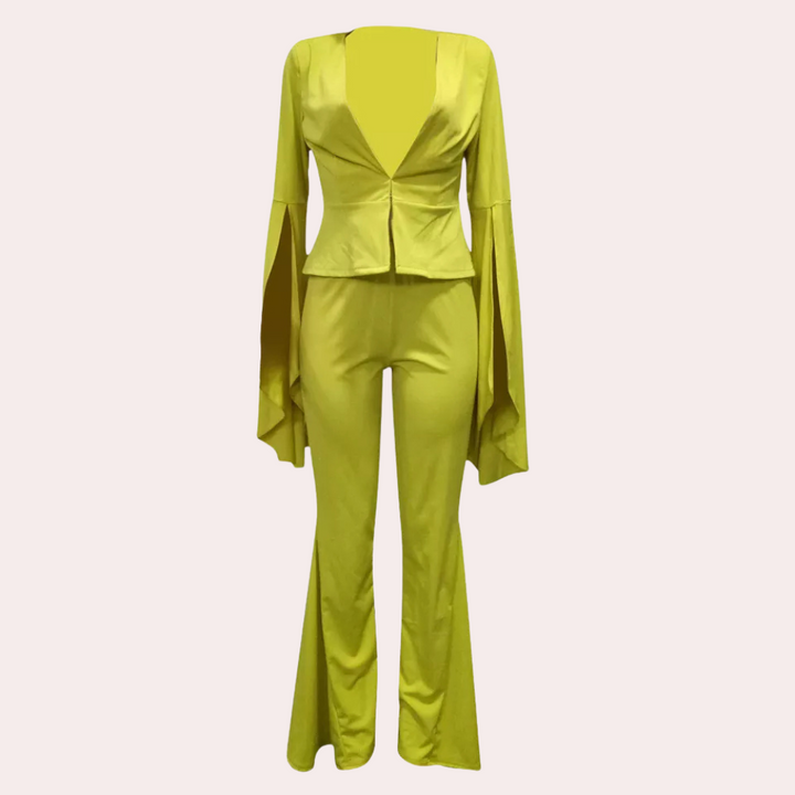 Modieus tweedelig damesensemble | Elegante blazer met cape details & wijduitlopende broek