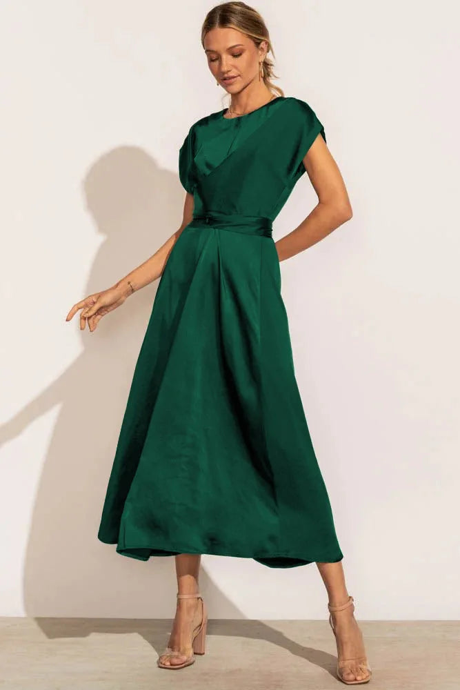 Evangeline| Elegante avondjurk van zijdesatijn, perfect voor speciale gelegenheden