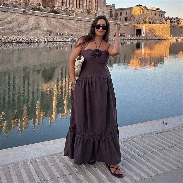 Veloria | Flared Zomer Maxi Dress met Halter Hals & Bloemendetail