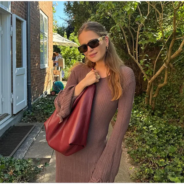 Lena Elegante Maxi Gebreide Jurk | Open Rug & Subtiele Uitsprongen