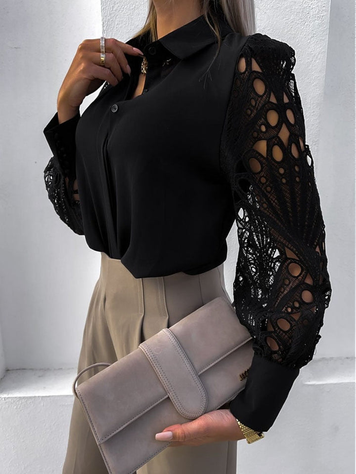 Elegante Zijdeachtige Bloes met Luxe Afwerking en Comfortabele Pasvorm