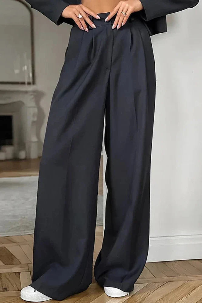 Moderne Tweedelige Set met Korte Blazer en Wijde Broek voor Stijlvolle Elegant