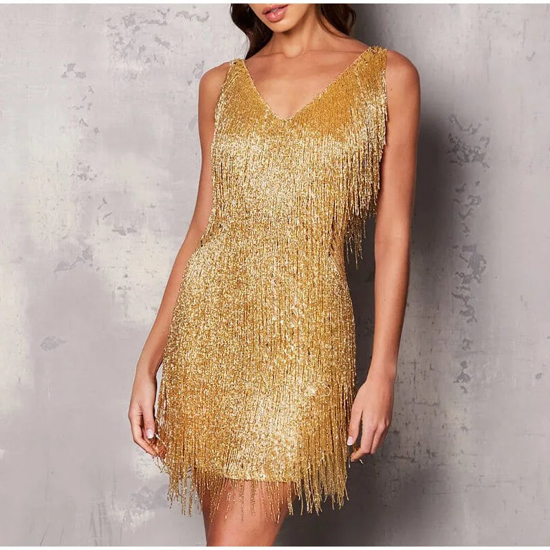 Noelle cocktailjurk voor dames | Elegante avondjurk met veren, ruches & V-halslijn