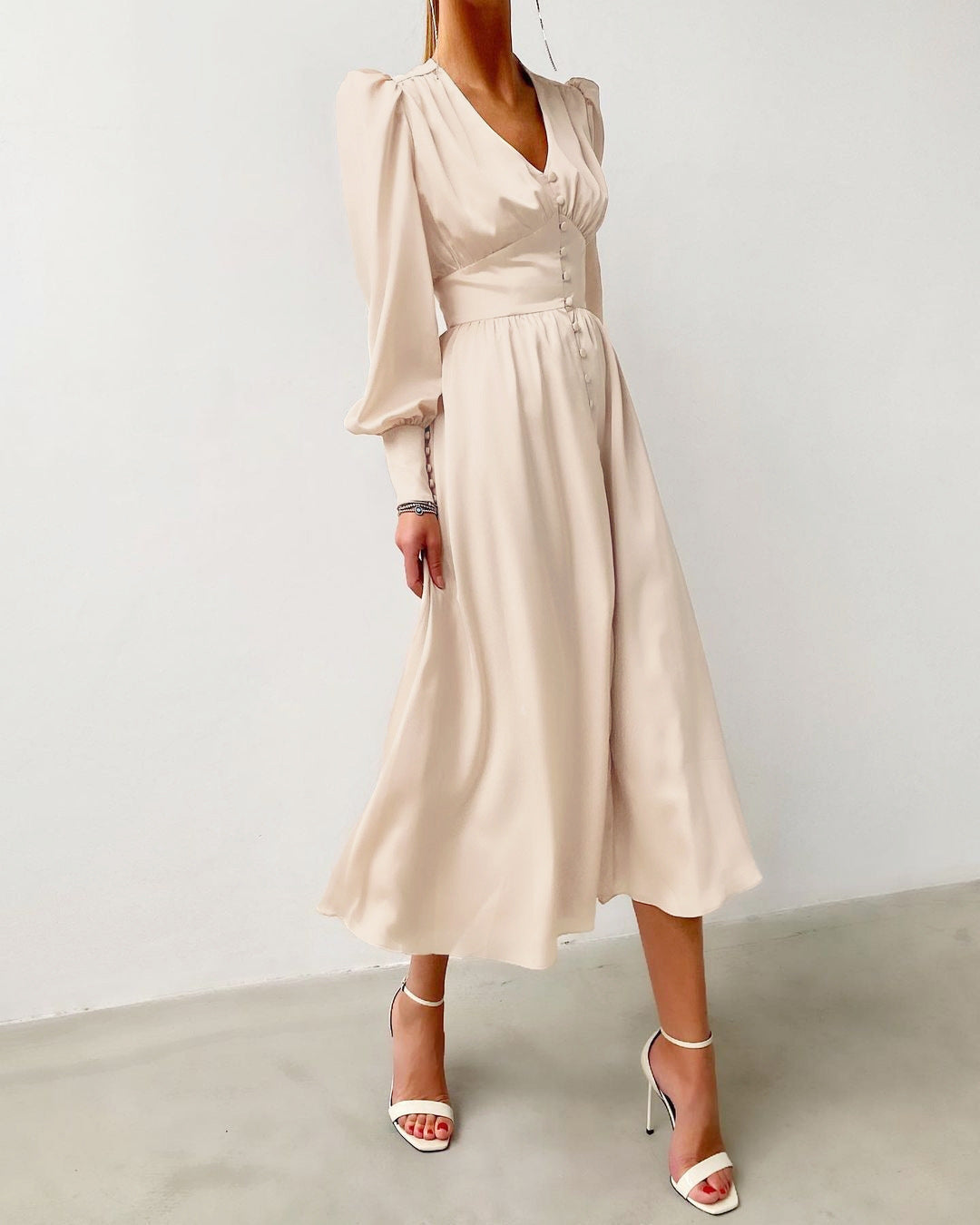 Arya Satijnen Midi Dress | Sprankelende Elegantie & Chique Stijl