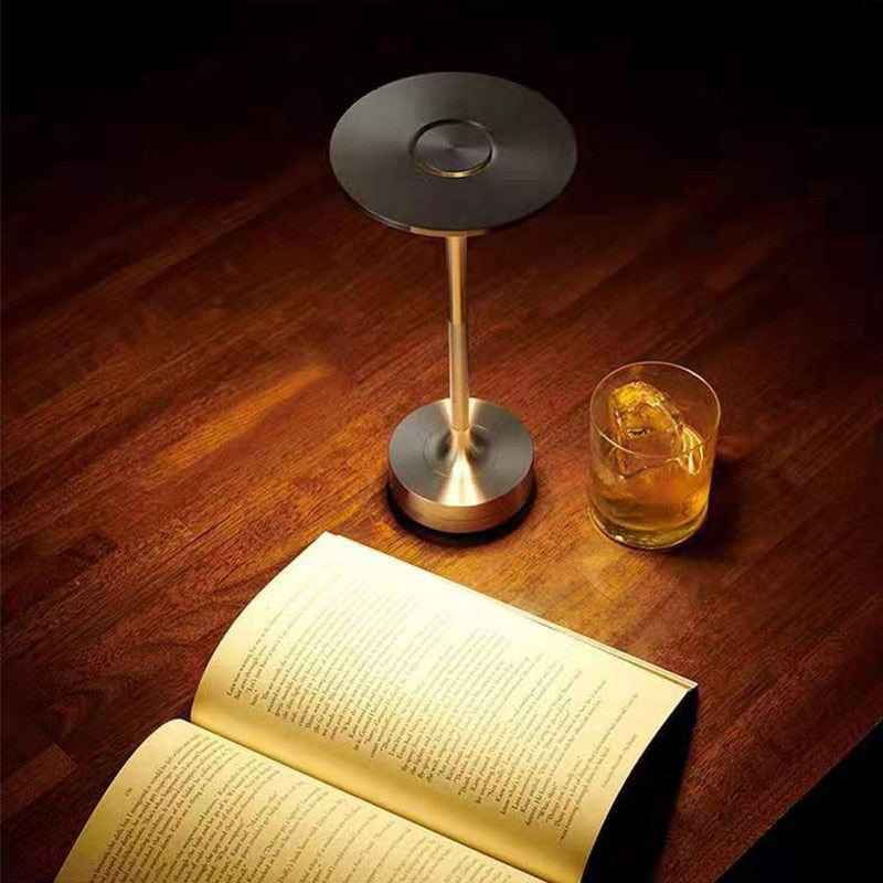 LuxeLumina - Metallic Elegantie Lamp
