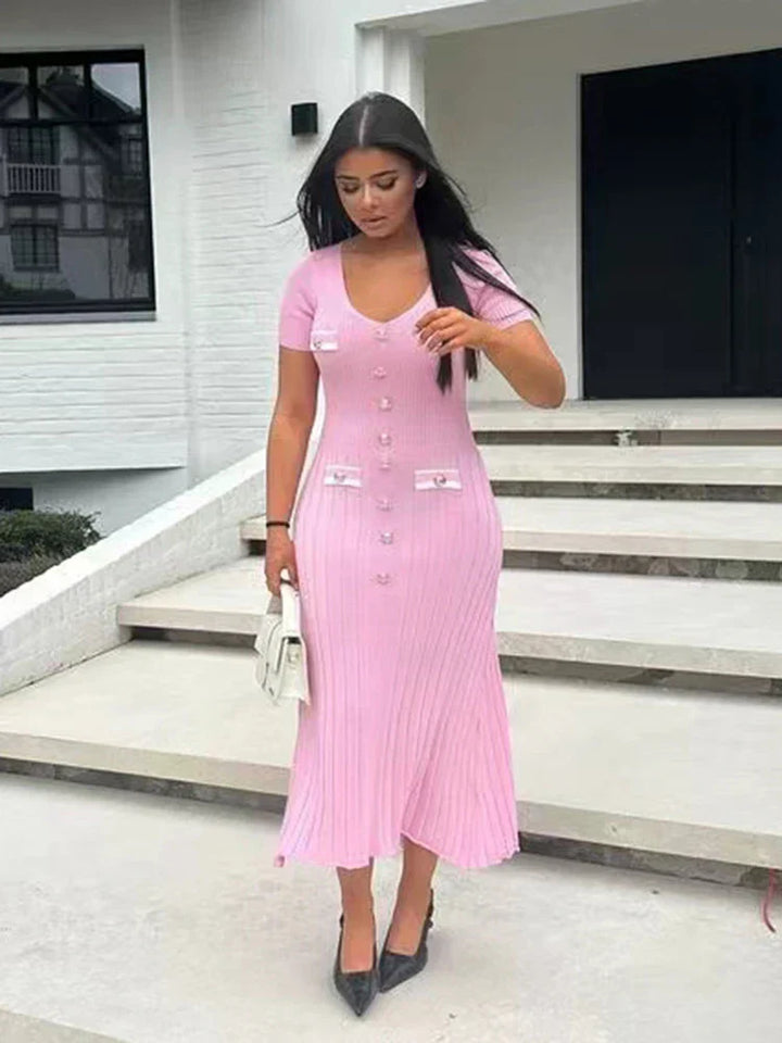 Camille | Gebreide Bodycon Dress met V-hals en verfijnde knoopsluiting