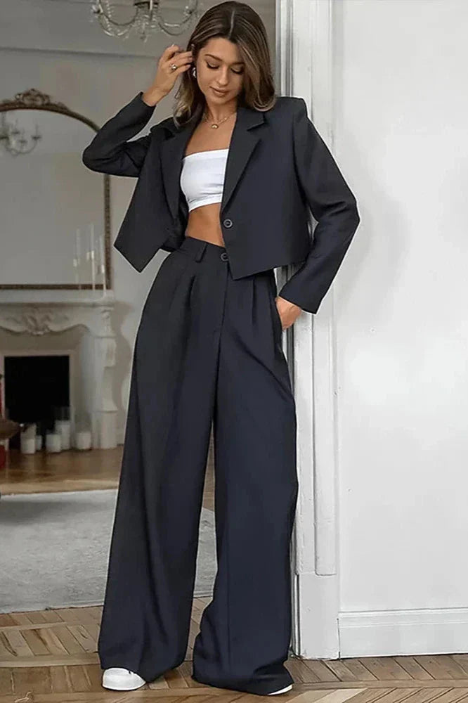 Moderne Tweedelige Set met Korte Blazer en Wijde Broek voor Stijlvolle Elegant