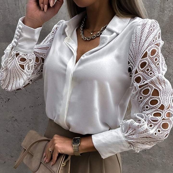 Elegante Zijdeachtige Bloes met Luxe Afwerking en Comfortabele Pasvorm
