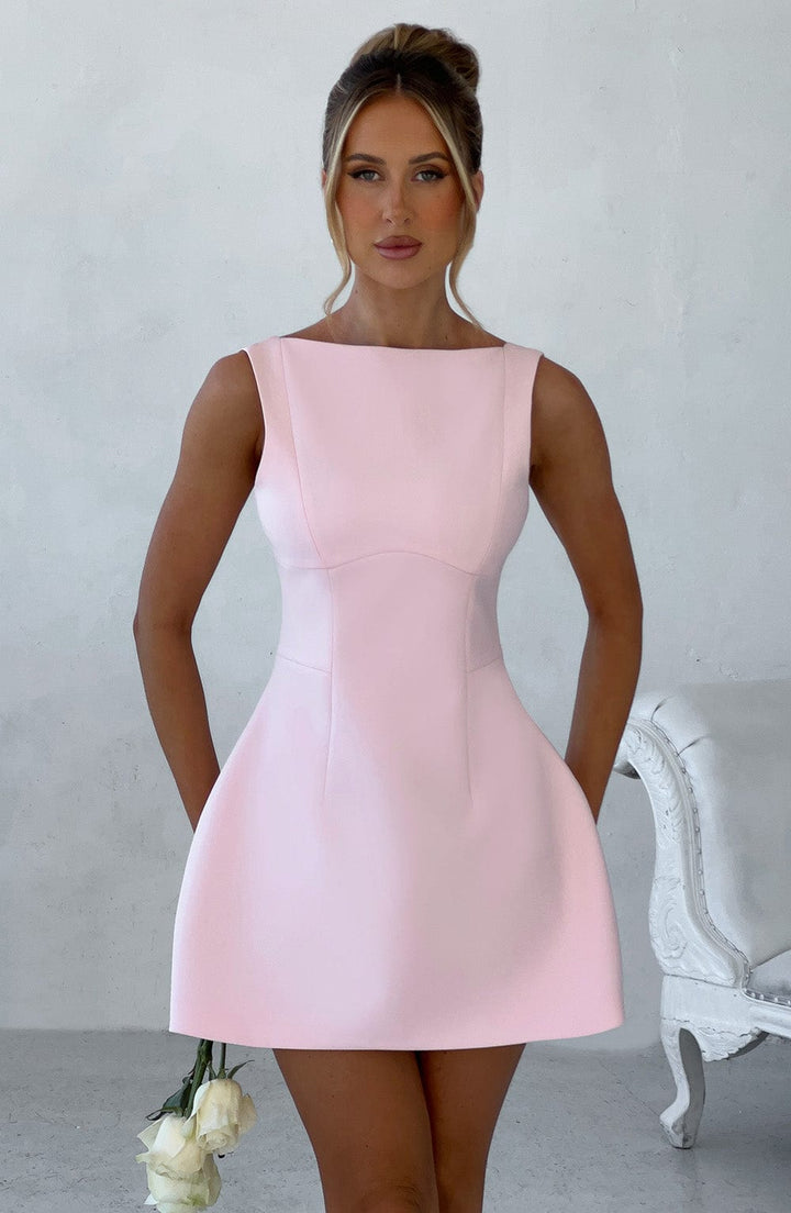 Elvaya Halter Mini Jurk | Elegant Roze & Verleidelijke Stijl