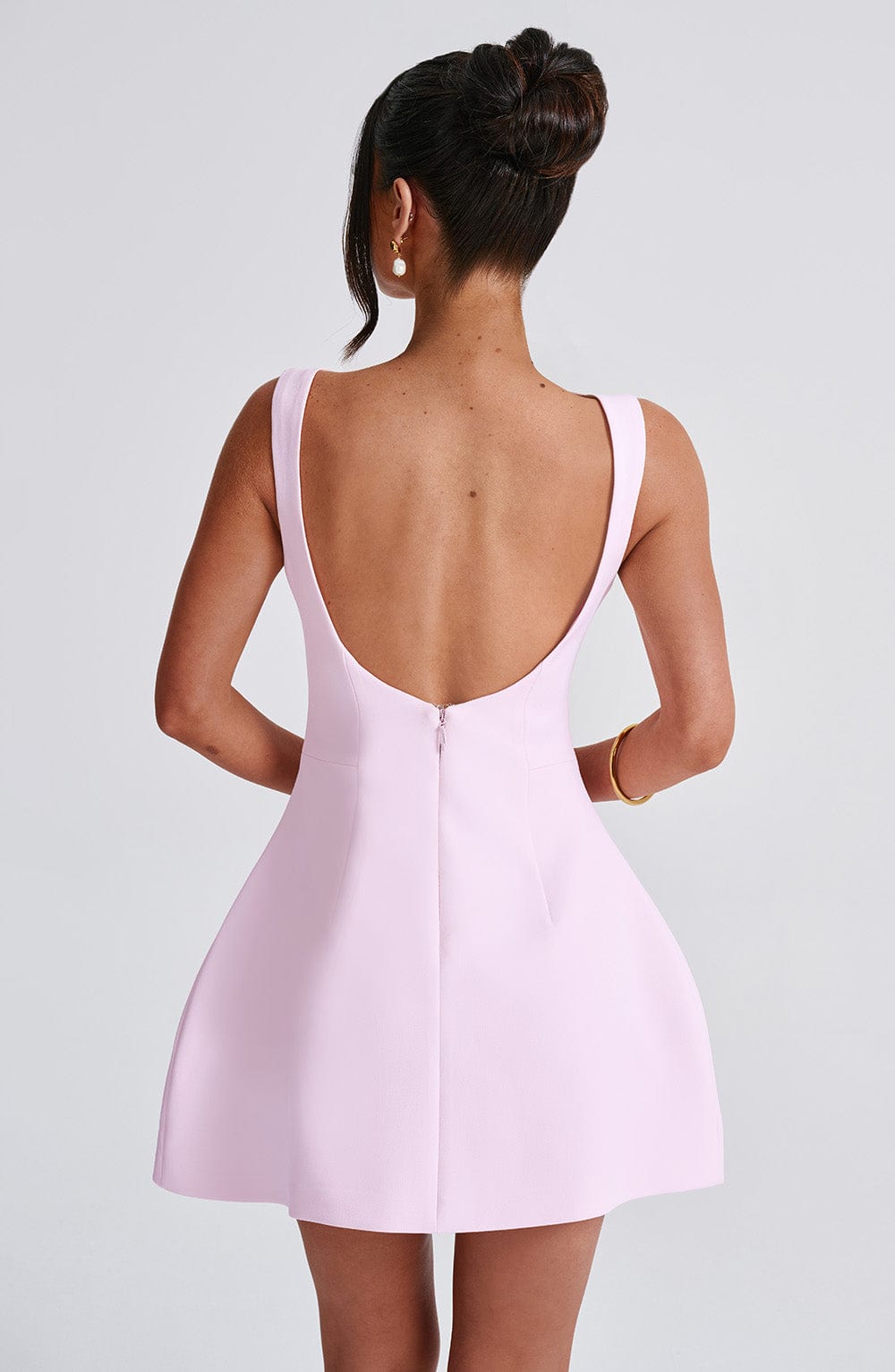 Elvaya Halter Mini Jurk | Elegant Roze & Verleidelijke Stijl