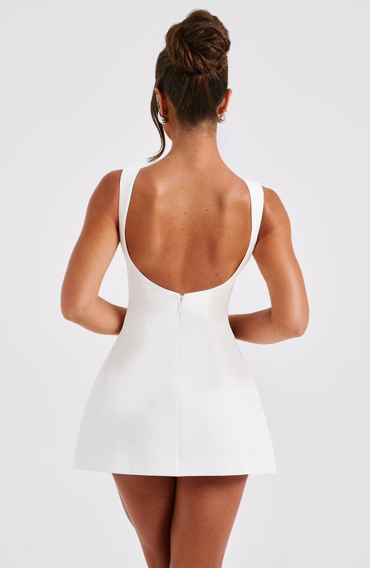 Isalya Halter Mini Jurk | Puur Wit & Tijdloze Elegantie