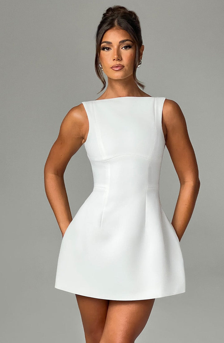 Isalya Halter Mini Jurk | Puur Wit & Tijdloze Elegantie