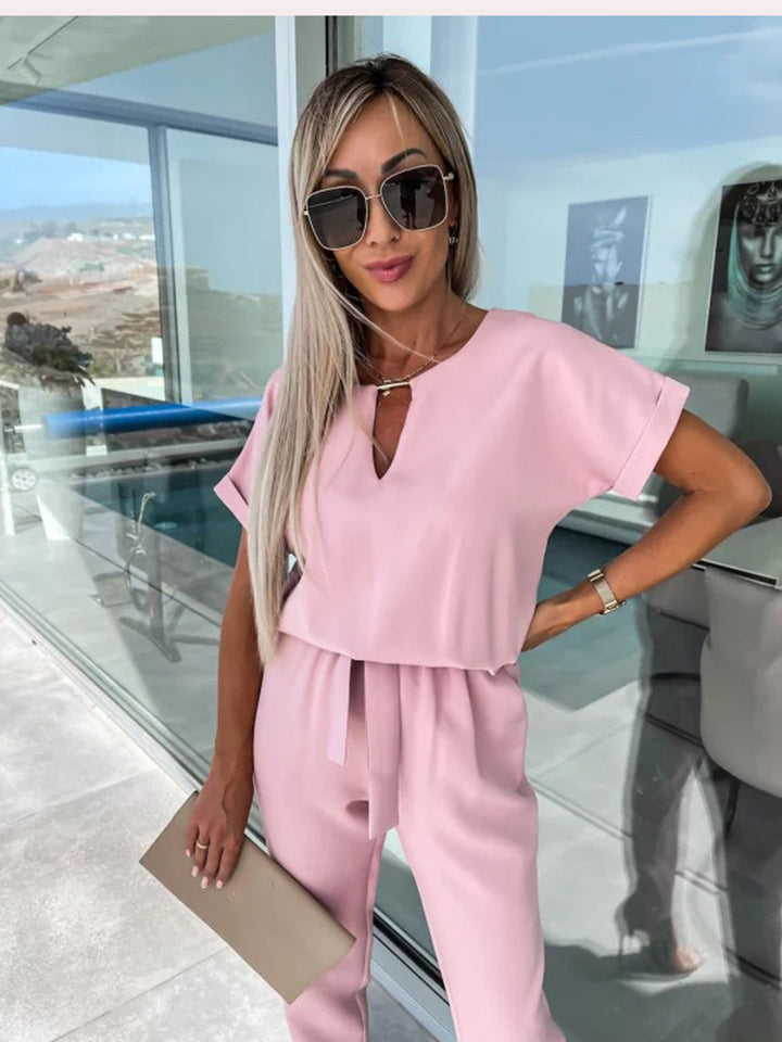 Elara dames jumpsuit met V-hals | Elegant eendelig stuk met strik & wijde pijpen