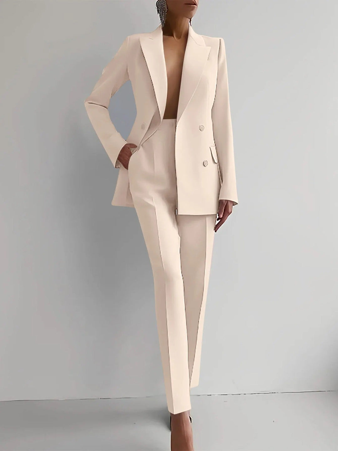Elegante damesset met verfijnde en moderne snit