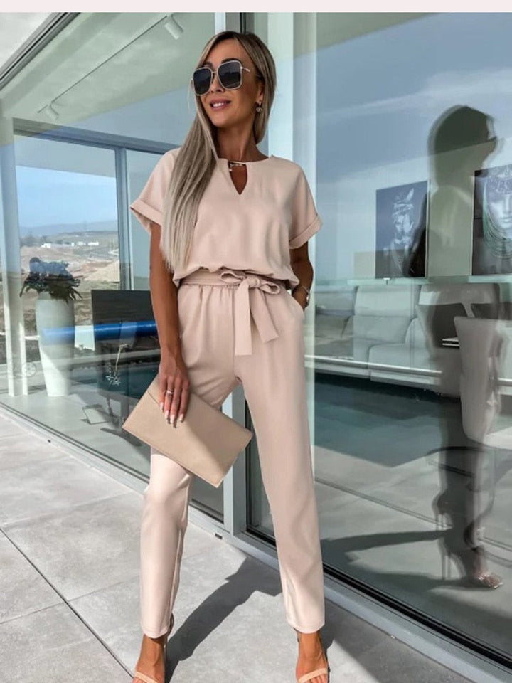 Elara dames jumpsuit met V-hals | Elegant eendelig stuk met strik & wijde pijpen