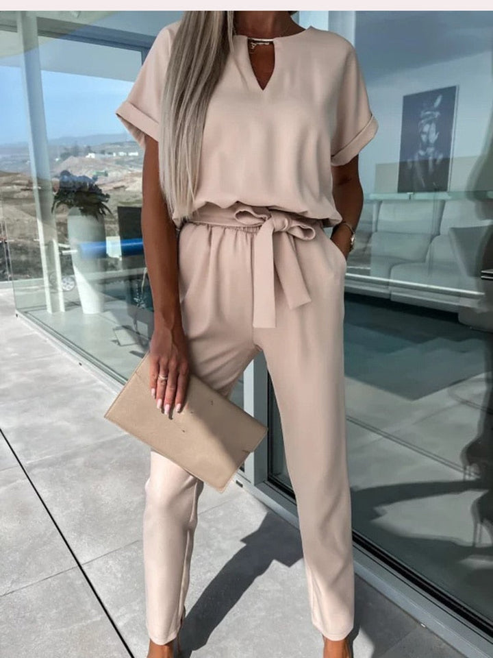 Elara dames jumpsuit met V-hals | Elegant eendelig stuk met strik & wijde pijpen
