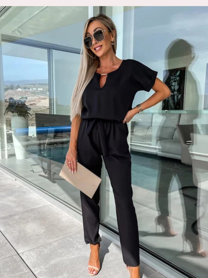 Elara dames jumpsuit met V-hals | Elegant eendelig stuk met strik & wijde pijpen